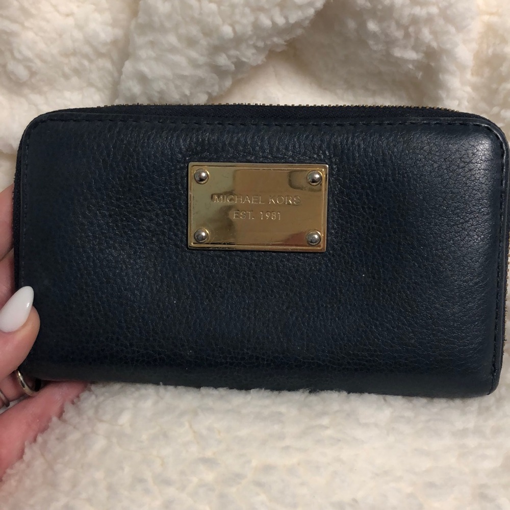 Michael Kors Navy Wallet/Wristlet 💙
